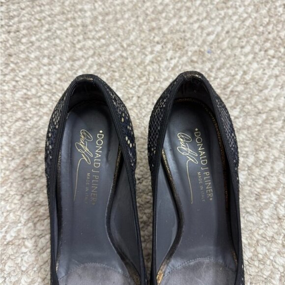 Donald j. Pilner peep toe heels faux snake skin black gold  size 6.5 - Picture 2 of 11